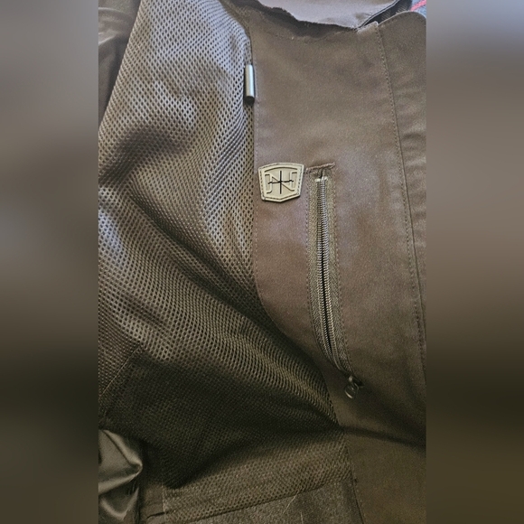 NOBLE Equestrian Pinnacle Jacket in black. Size Large - Picture 16 of 16